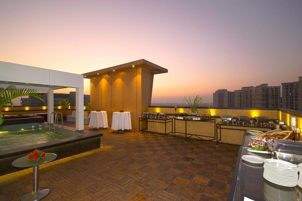 Lemon Tree Premier, Malad, Mumbai Hotel Exterior foto